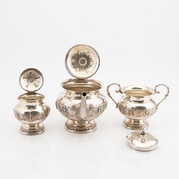 An early 20th century Indian silver three pcs silver tea service total weight 1270 grams.