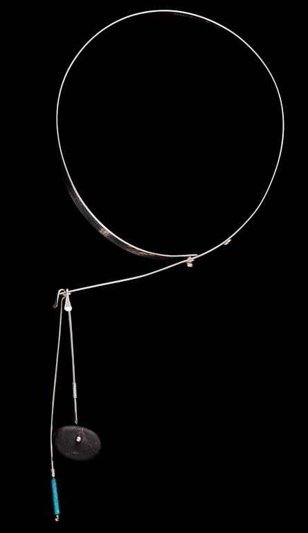 Vivianna Torun Bülow-Hübe, VIVIANNA TORUN BÜLOW HÜBE,
halsring, egen verkstad, Stockholm ca 1955 (otydlig stämpel).