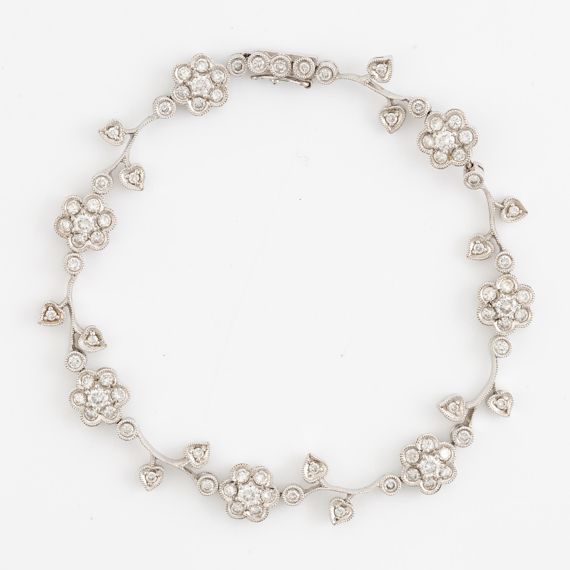Bracelet 18K white gold with round brilliant-cut diamonds.