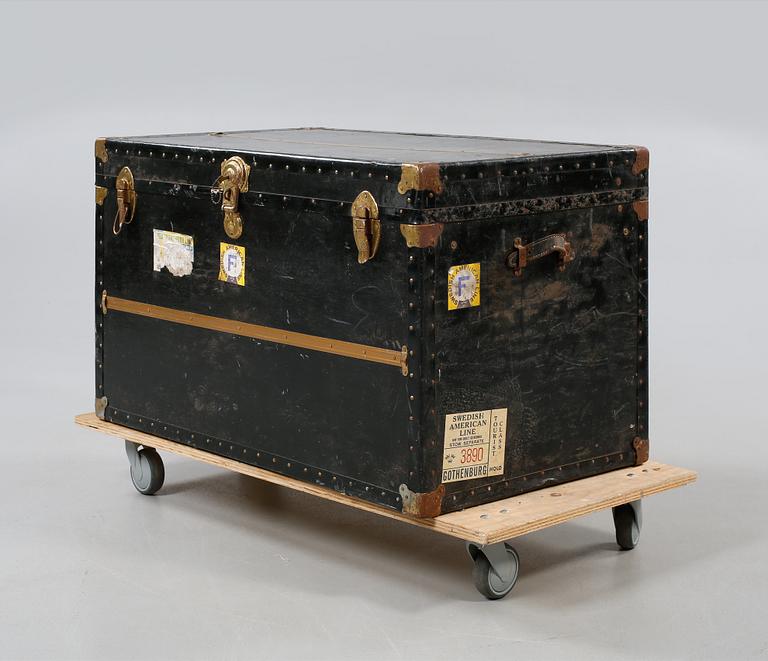 KOFFERT, 1900-talets första hälft.