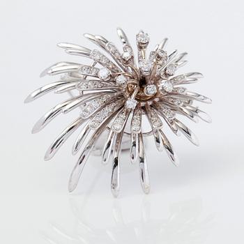 BROSCH, 18K vitguld och diamanter.