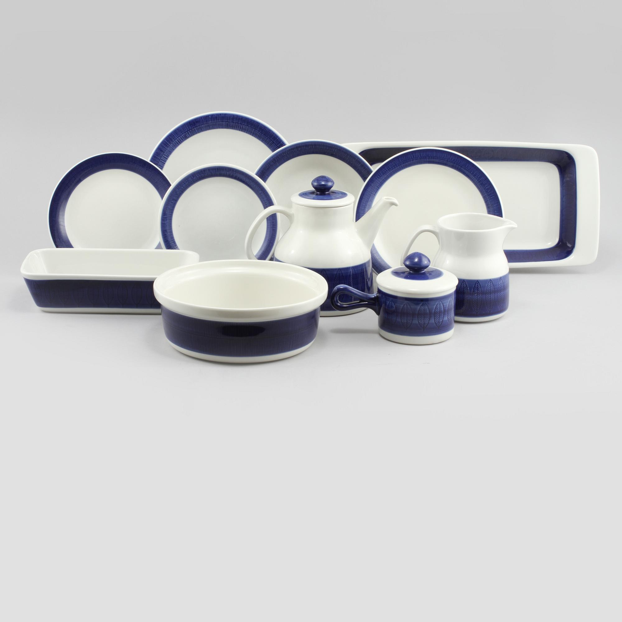 SERVISDELAR, 45 st, porslin, "Koka blå", Hertha Bengtsson, Rörstrand, 1956-88.