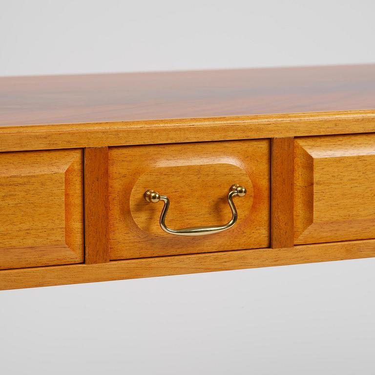 Josef Frank, sideboard, modell B 821, Firma Svenskt Tenn, efter 1985.