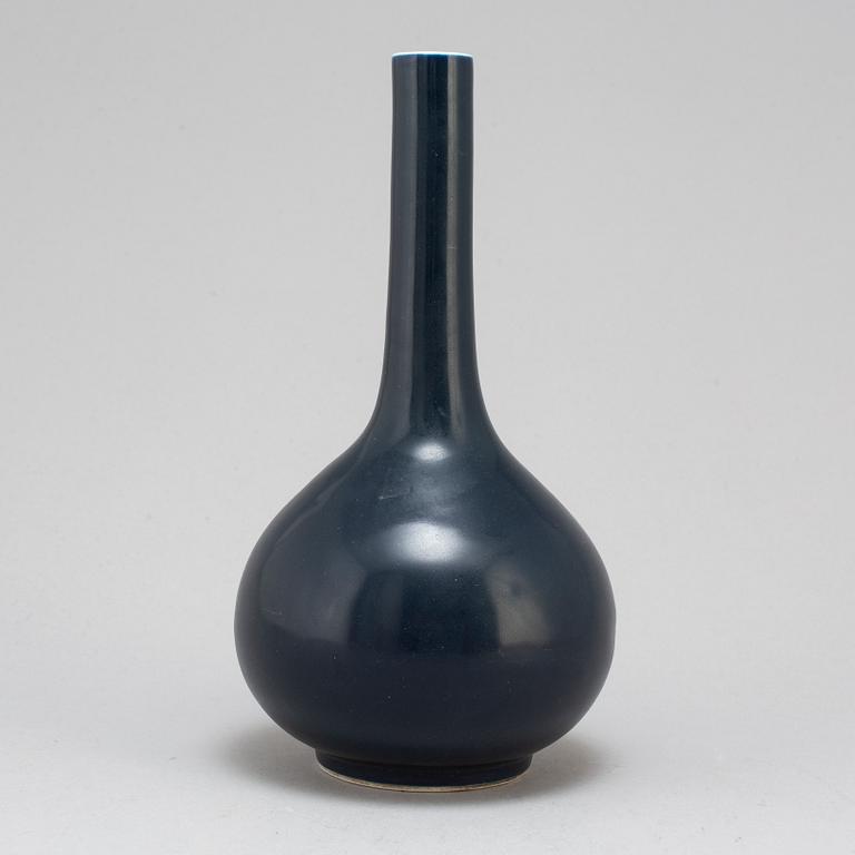 A Chinese blue glazed bottle vase, 20th century.