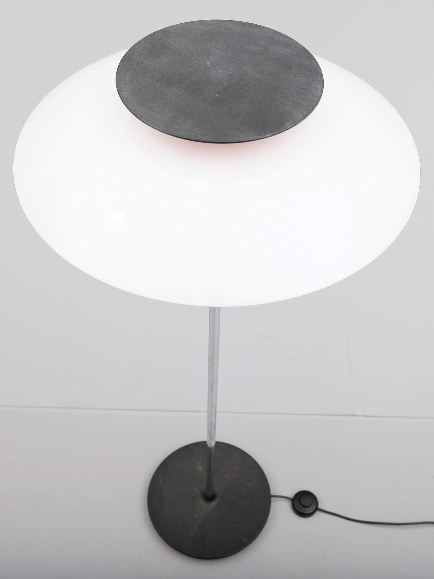 GOLVLAMPA, PH-80, Poul Henningsen för Louis Poulsen.