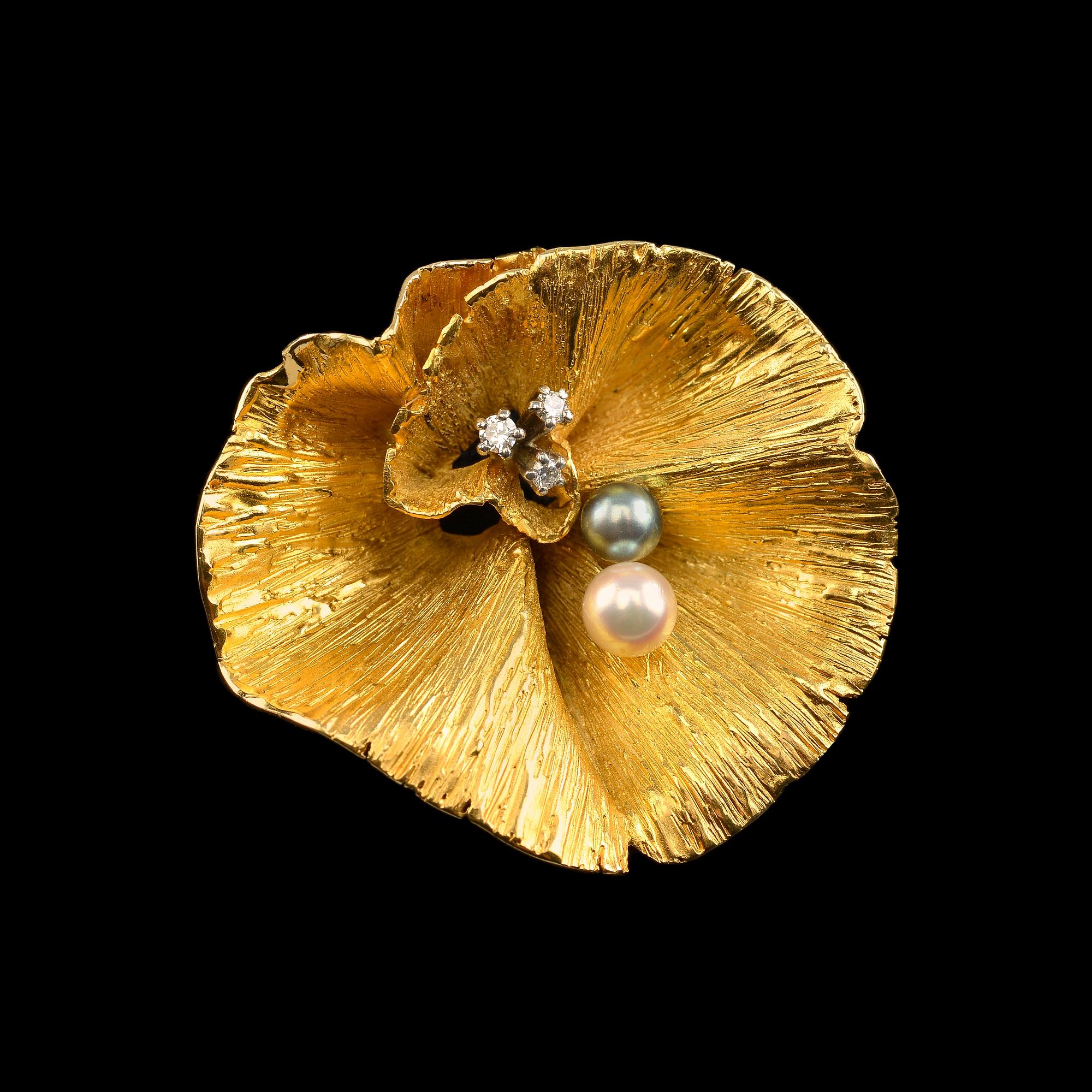 Lotta Orkomies, A BROOCH, gold 18K, "Lecanora", A. Tillander, Helsinki 1972. Weight 30 g.