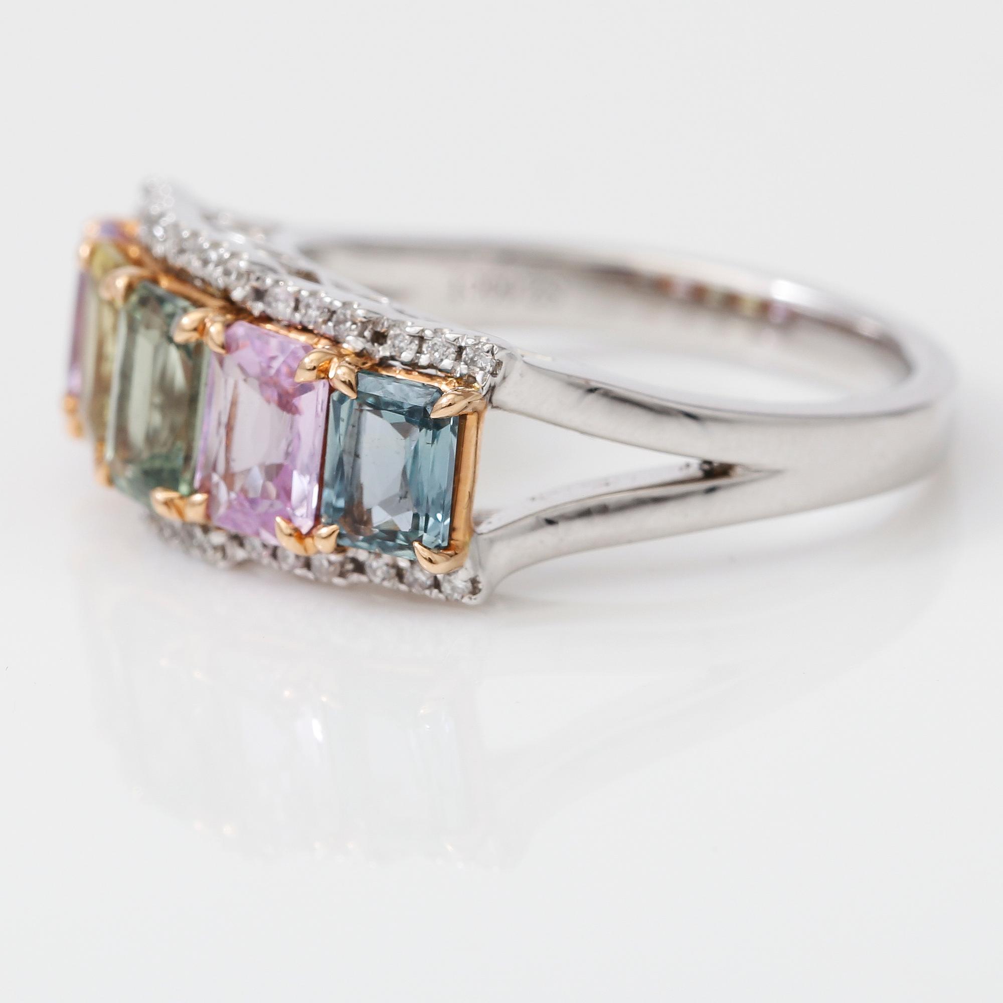 RING, flerfärgade safirer totalt ca 2,60 ct, diamanter totalt ca 0,10 ct.