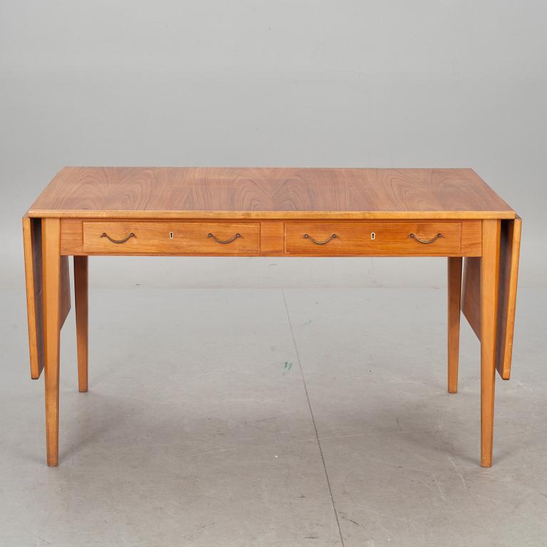 SKRIVBORD, Hugo Troeds, Bjärnum. 1950/60-tal.