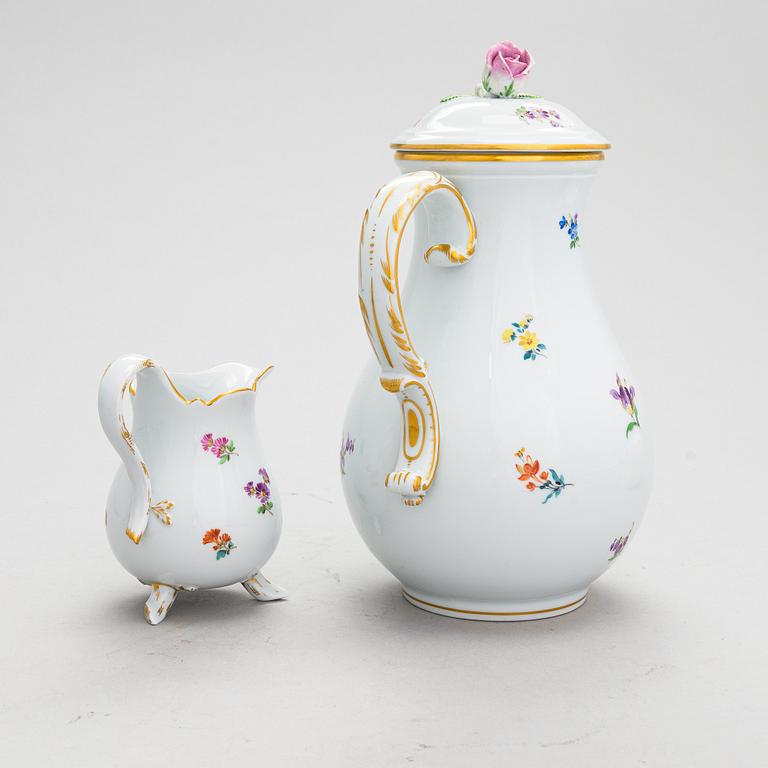 A 38-piece Meissen porcelain coffee set. 20th century.