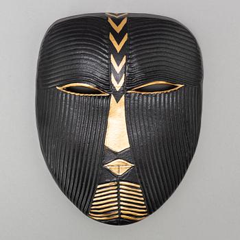 LISA LARSON, a stoneware mask from K-Studion, Gustavsberg. - Bukowskis