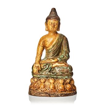 755. A green and yellow glazed figure of buddha, Ming dynasty (1368-1644).