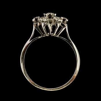 RINGAR, 2 st, 18k guld med diamanter, tot 0.25 ct. Vikt 6 g.