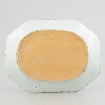 Stekfat, porslin, Qingdynastin, Qianlong (1736-95).