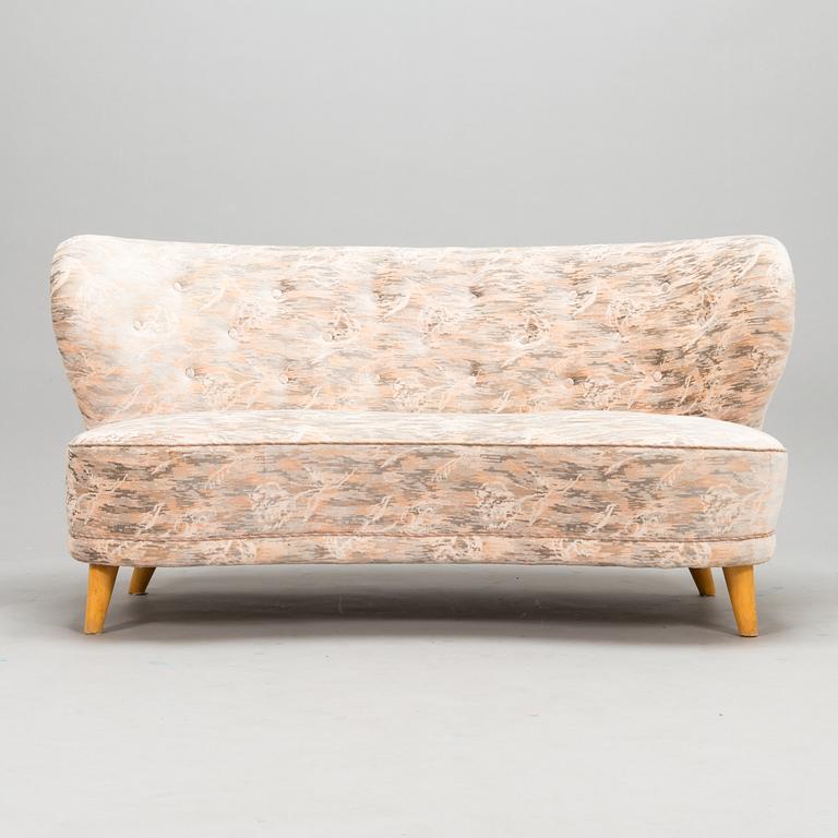 A mid-20th-century  sofa.