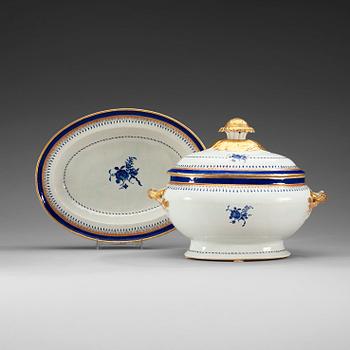 1584. A blue and gold enamelled tureen with cover and stand, Qing dynasty, Jiaqing (1796-1820).