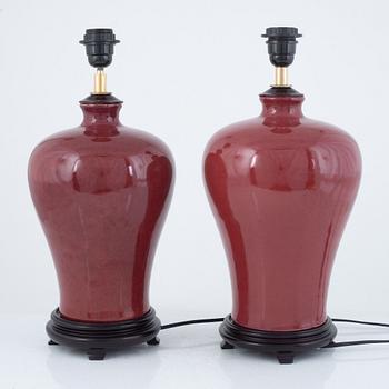 A pair of Chinese ceramic table lamps, modern manufacture.