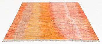 A Kilim rug, c. 249 x 172 cm.