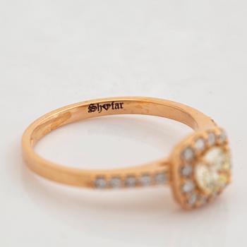 Brilliant-cut diamond ring.