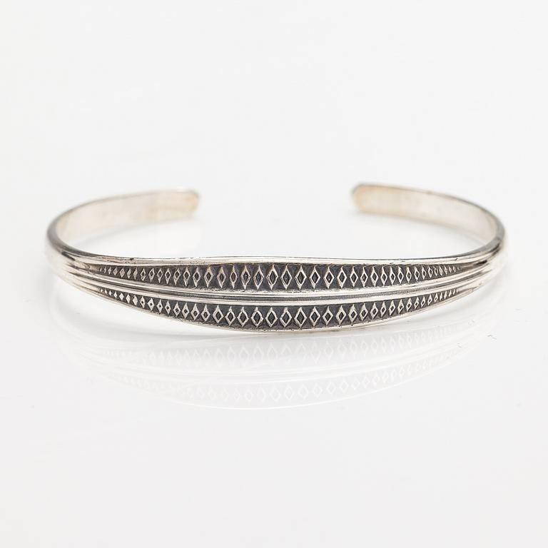 A silver bracelet, model 1232. Kalevala Koru, Helsinki 1961.