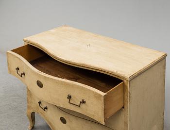 A Rococo style chest of drawers, first half of the 20th century.