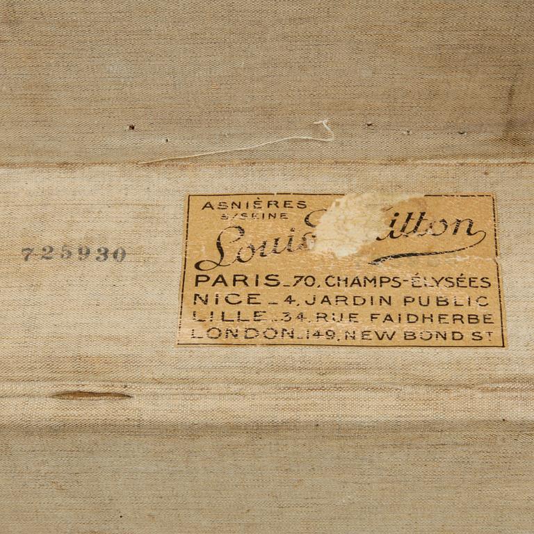 LOUIS VUITTON, a Monogram canvas trunk, early 20th century.