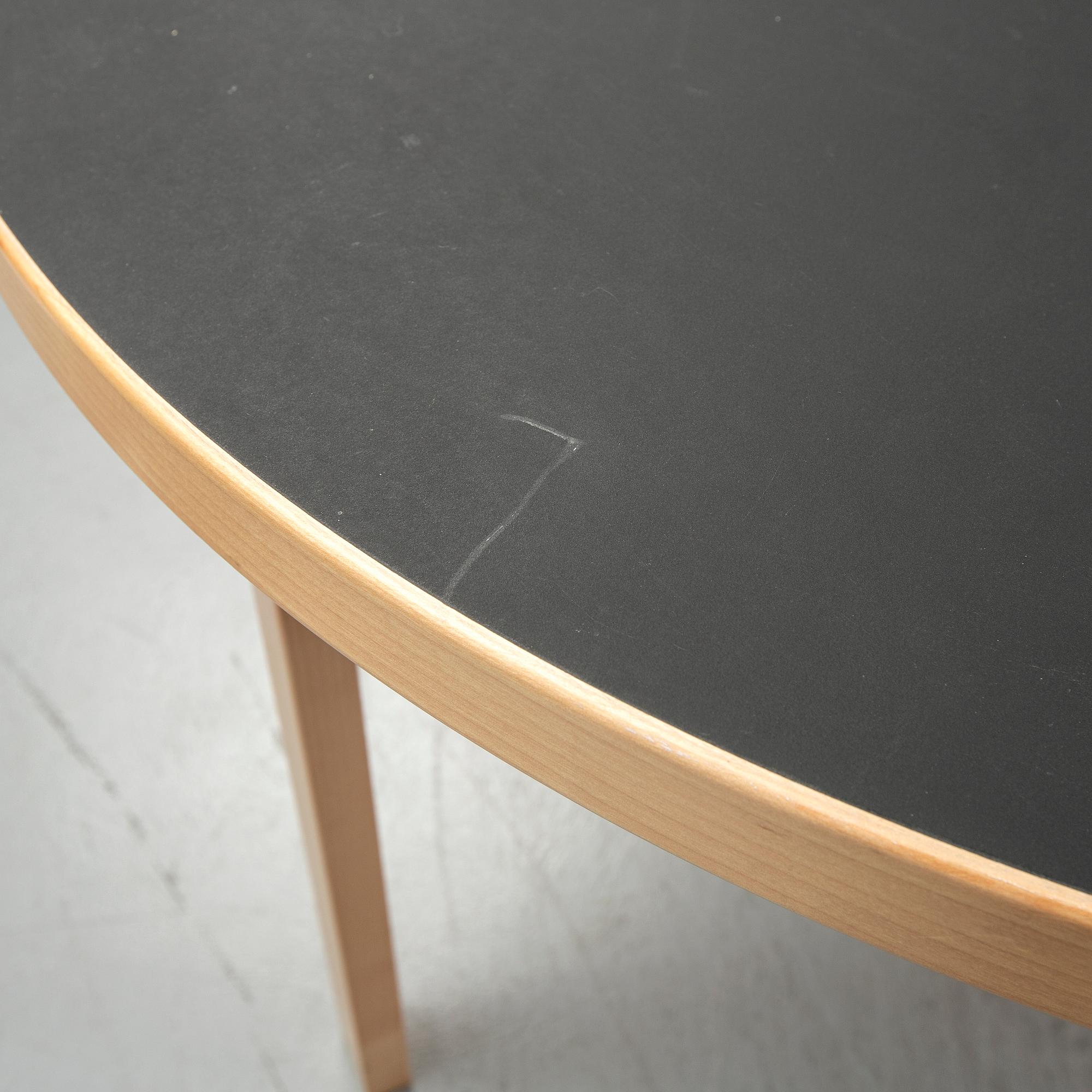ALVAR AALTO, bord "90A" och stolar, 4 st, "68", Artek.