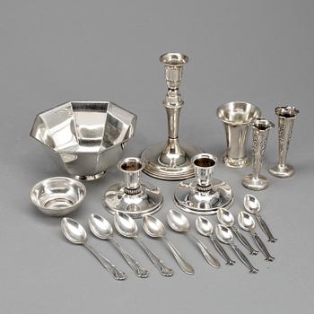 PARTI SILVER, ca 42 delar, bl.a C.G. Hallberg, Stockholm 1925. Total vikt ca 830 gram.