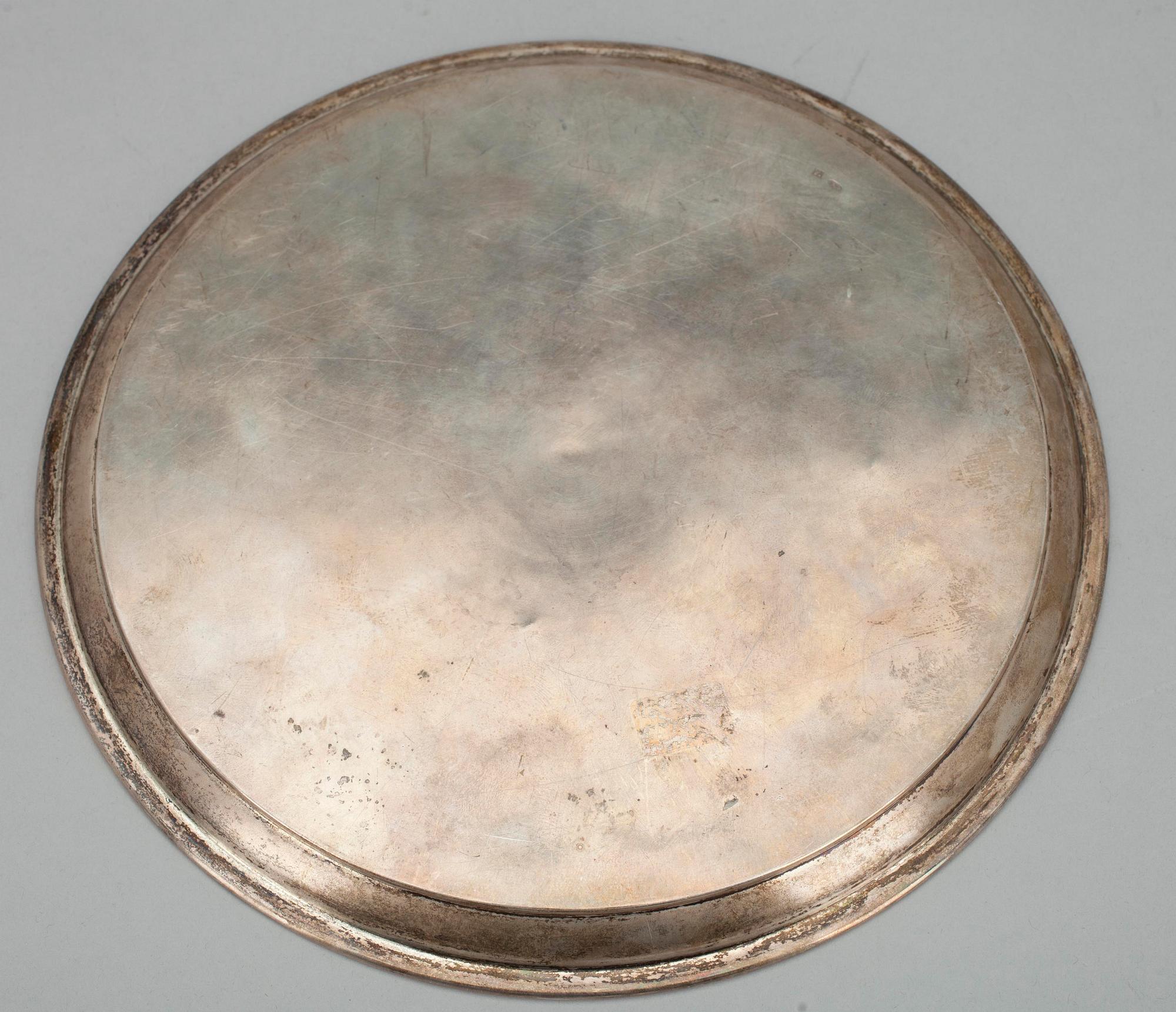 BRICKA, silver, Ryssland, Moskva ca. 1900. Vikt ca 273,4 g.