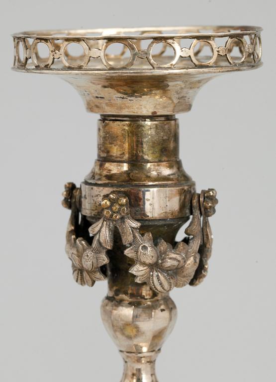 LJUSSTAKAR, ett par, silver, empire, troligen Tyskland, 1800-talets första hälft. Tot ca 737 gram.