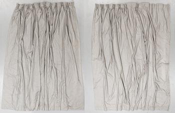 A pair of velvet curatins, 21st Century. Measurement 260x326 cm.