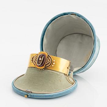 Armring, 18K guld, orientaliska seedpärlor samt rubiner, Lars Larsson & Co, Göteborg, 1869.