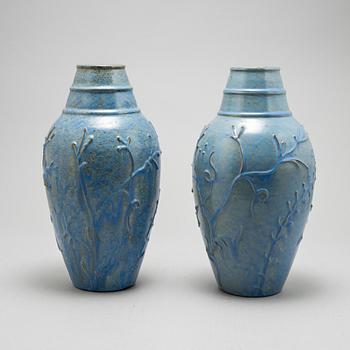 Erik Mornils, vaser, ett par, Nittsjö, 1900-talets mitt.