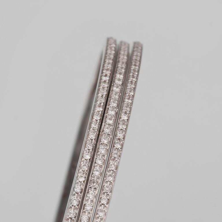 ARMRINGAR, 3 st, 18K vitguld med briljantslipade diamanter ca 1.50 ct. Vikt 19,9 gram.