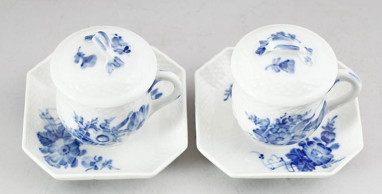 CREMEKOPPAR MED FAT, 12 st, porslin, Blå Blomst, Royal Copenhagen.