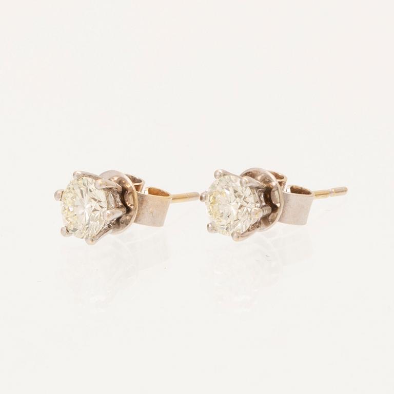 Örhängen vitguld 18K och briljantslipade diamanter.
