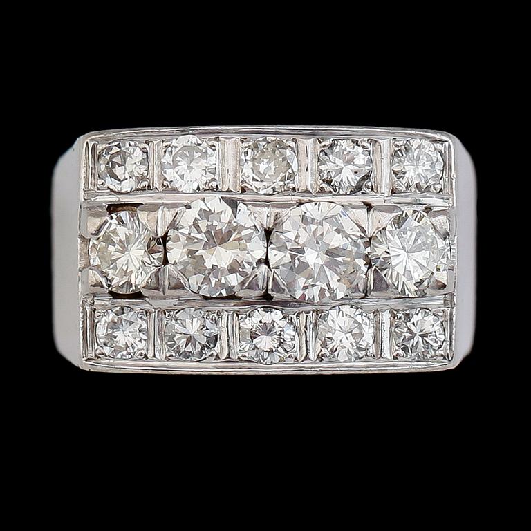 RING, 14 k vitguld, briljantslipade diamanter tot ca 1.60 ct, BLG Stockholm. Vikt ca 9,5 g.