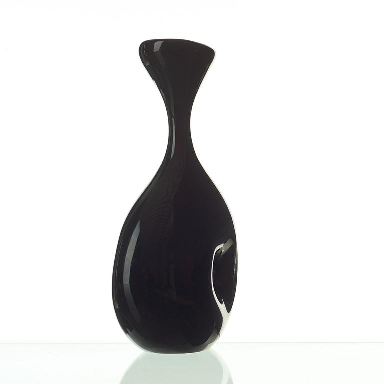 Vicke Lindstrand, An organic shaped vase, Kosta, 1950's.