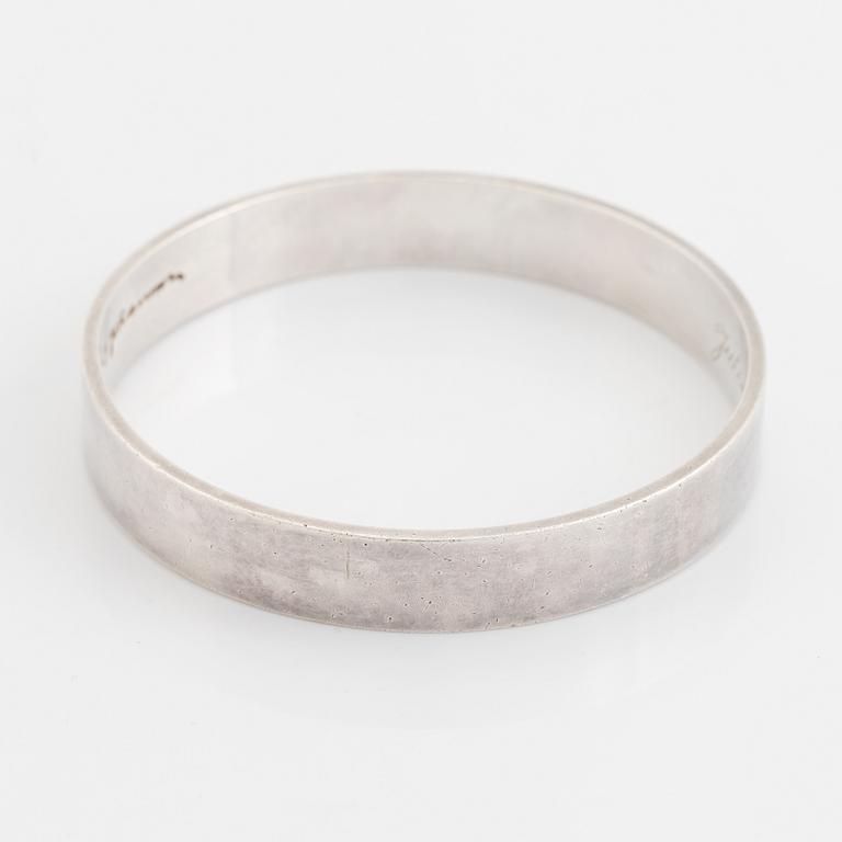 Karl-Ingemar Johansson a silver bracelet.