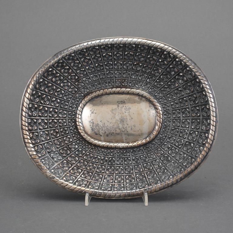 FAT, låghaltigt silver 800, Tyskland, 1900-talets första hälft. Vikt ca 353g.