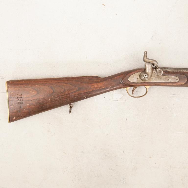 A British percussion gun, probably a shortened 1853 pattern.