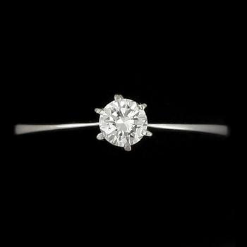 RING, 18k vitguld med briljantslipad diamant, ca 0,25 ct. Vikt ca 1 gram.