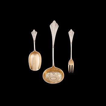 192. FABERGÉ SERVING CUTLERY.