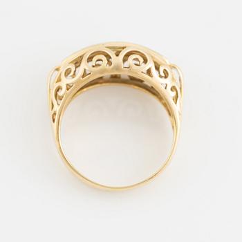 14K gold and brilliant cut diamond ring.