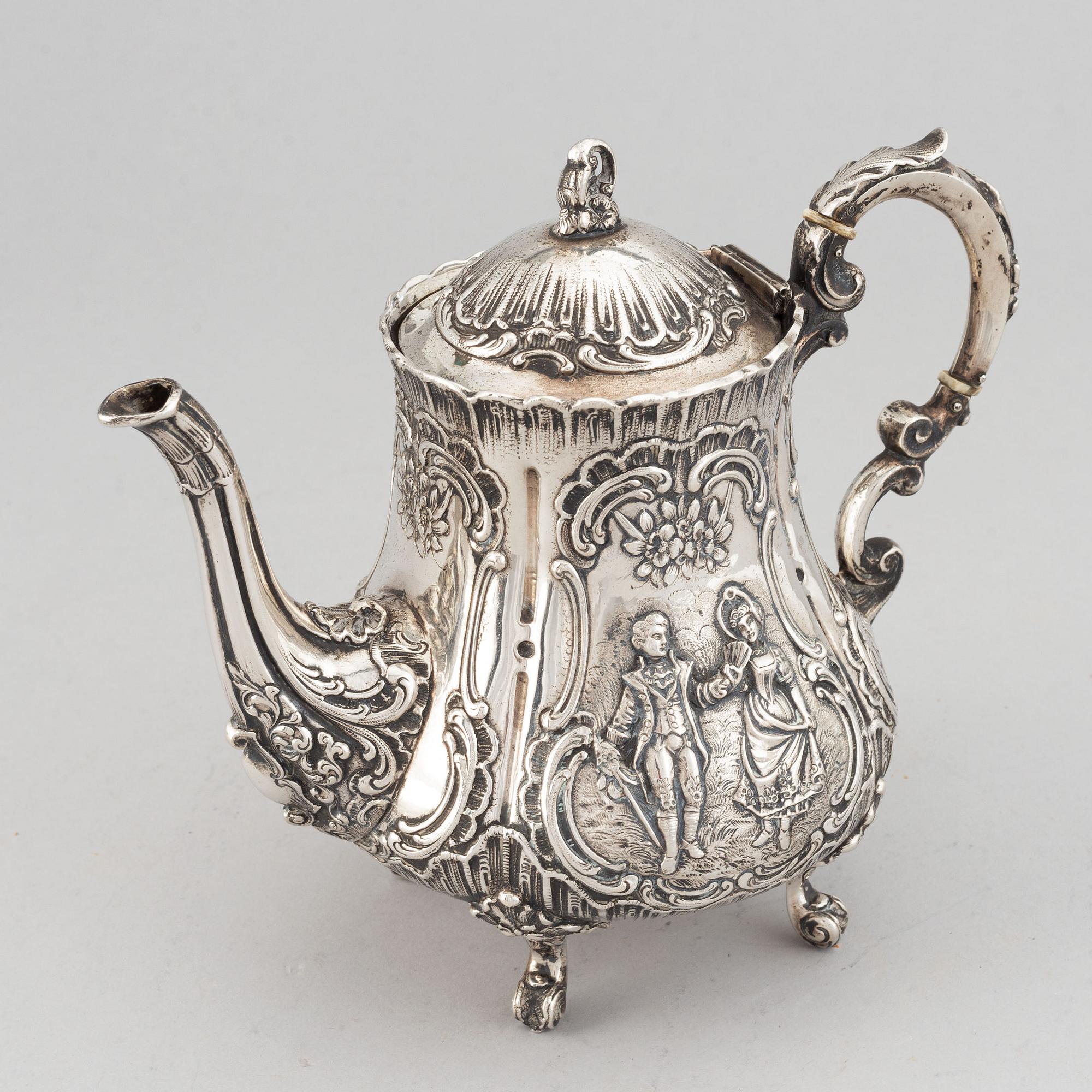 A german rococo-style silver coffee- and tea set, Weinranck & Schmidt, Hanau, circa 1900.