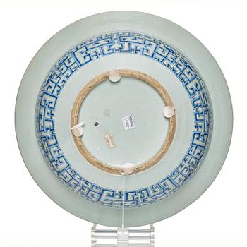 A famille rose basin, Qing dynasty, 19th Century.