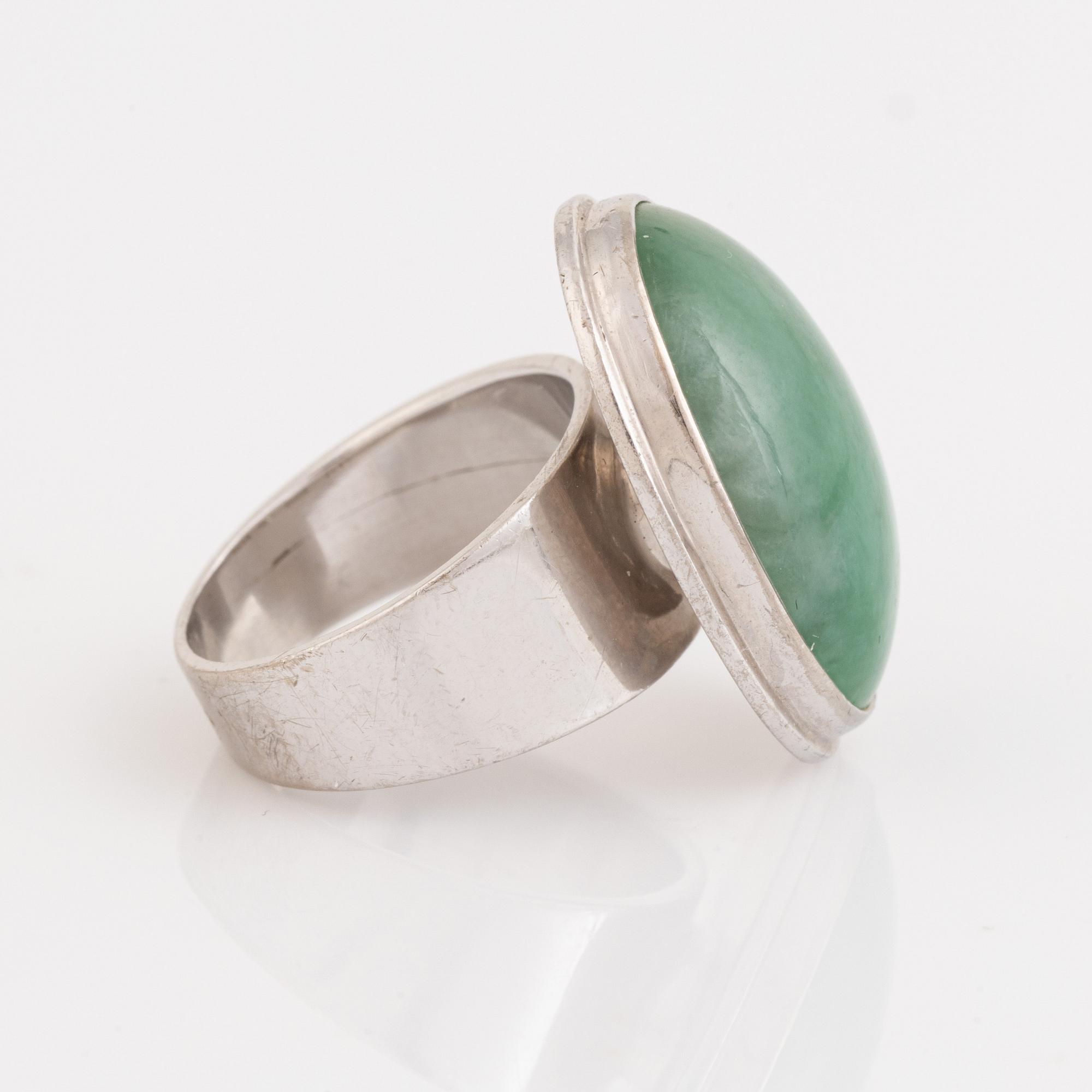 Anders Högberg, ring 18K white gold with most likely cabochon cut jade, Göteborg.