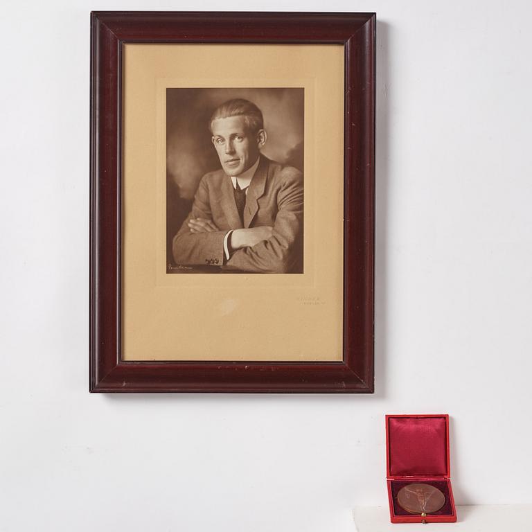 Medalj, 1:a olympiska vinterspelen Chamonix 1924 samt foto.