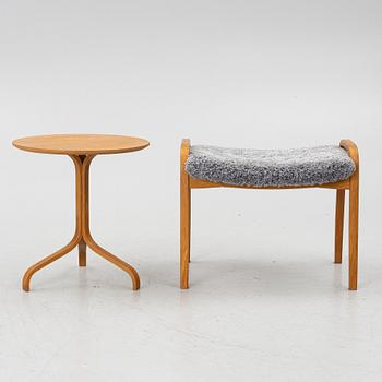 Yngve Ekström, A pair of armchairs, a footstool, “Lamino”, and a side table, Swedese, 2000s.