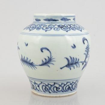 A Chinese blue and white porcelain jar, Ming dynasty (1368–1644).