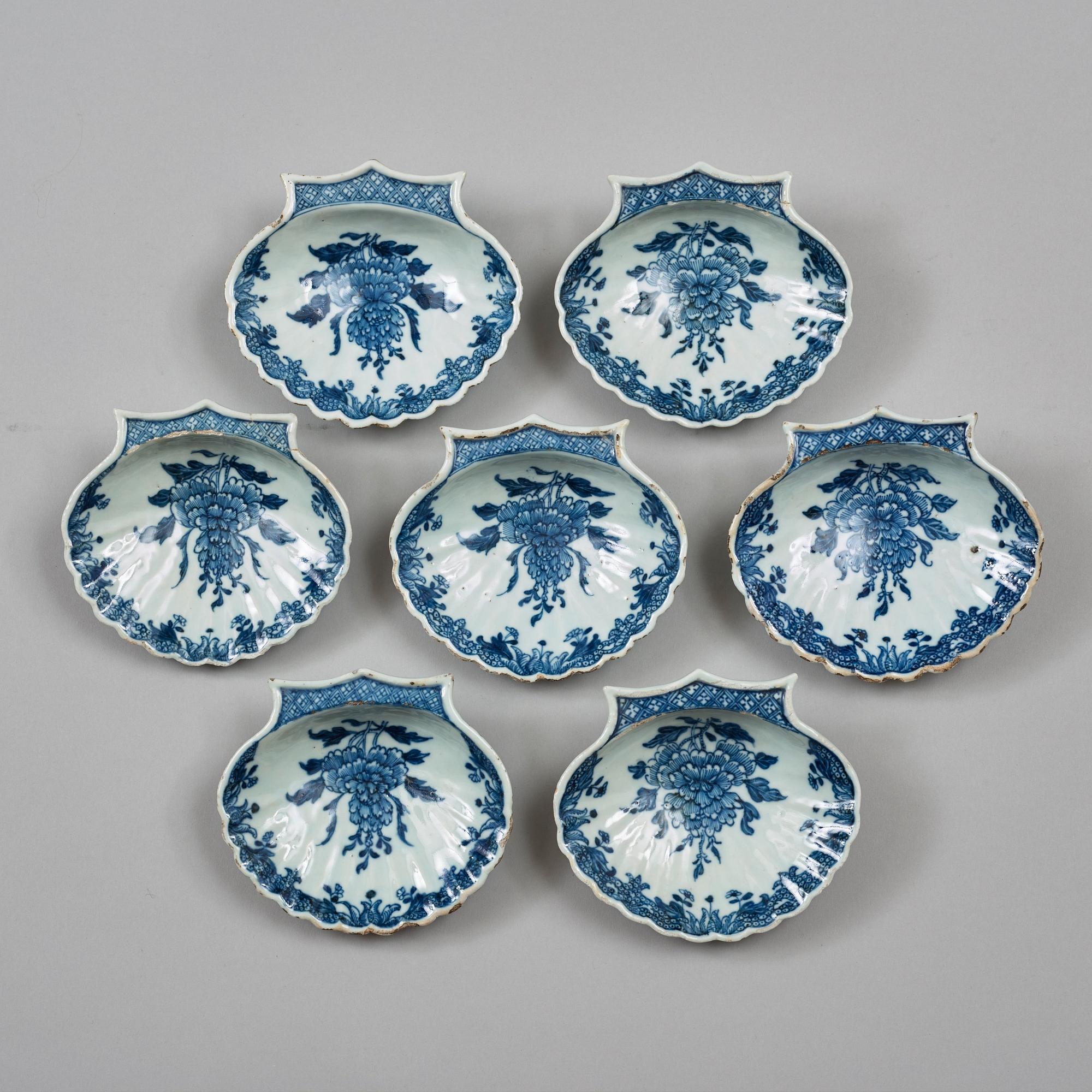 A set of seven blue and white butter shells, Qing dynasty, Qianlong (1736-95).